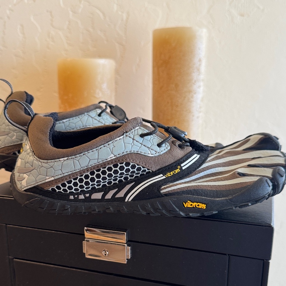 Vibram Five Finger Black and Gray Toe Shoes